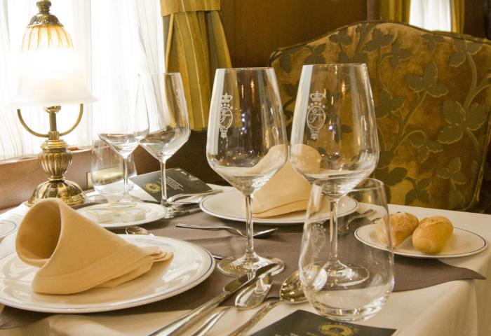 Mesa restaurante Tren Transcantábrico Gran Lujo